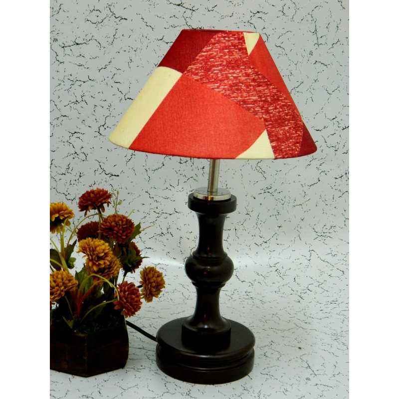 Tucasa Fabulous Wooden Table Lamp with Red Check Shade, LG-1056