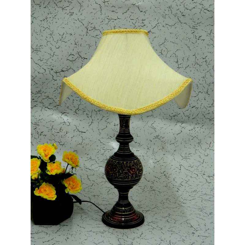 Tucasa Antique Brass Off White Circle Shade Table Lamp, LG-852