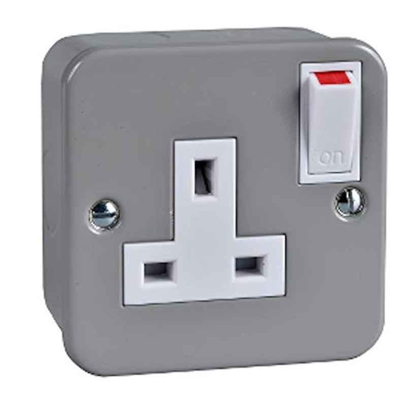 13A Metal Clad Switch Socket