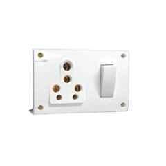 Gold Coast 6/16A Polycarbonate White Single Switch Socket Combined Box, 2137-WH